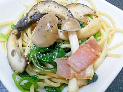 きのこ大好き☆きのことほうれん草のバター醤油パスタ